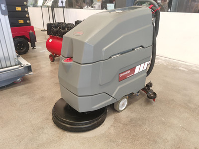 上海保隆汽車(chē)科技使用手推式洗地機