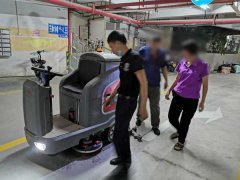 停車(chē)場(chǎng)用那種洗地機更合適