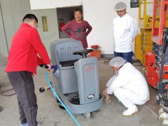 商場(chǎng)超市大面積清潔首選洗地機