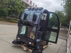 商場(chǎng)為何選擇駕駛式掃地機
